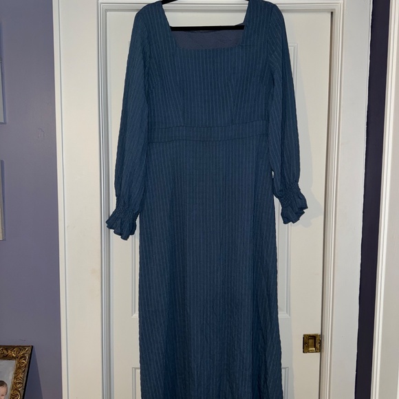 NWOT Women's Flounce Sleeve Dress - Picture 3 of 5